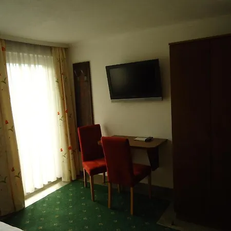 Hotel Dorfgasthof Schloesslstube Hotel 3*