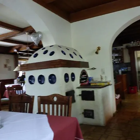 Hotel Dorfgasthof Schloesslstube 3*