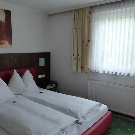Hotel Dorfgasthof Schloesslstube Hotel